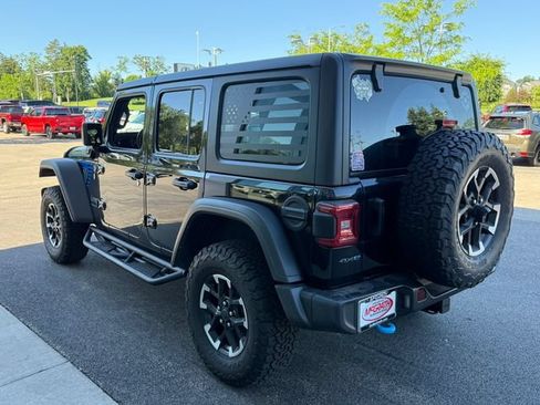 Used 2024 Jeep Wrangler Unlimited Rubicon 4xe w/ Convenience Group AWD/4WD image 4