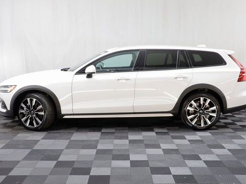 Used 2024 Volvo V60 B5 Cross Country Ultimate image 4