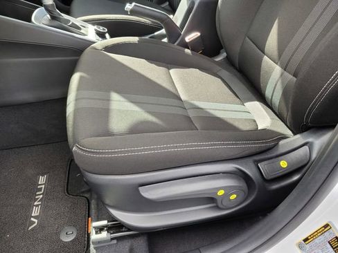 Certified 2025 Hyundai Venue SEL image 16