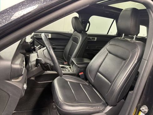 Used 2020 Ford Explorer XLT w/ Equipment Group 202A AWD/4WD image 22