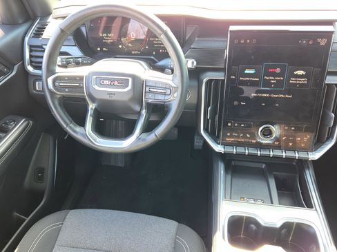 Used 2025 GMC Acadia Elevation image 16