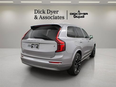 New 2026 Volvo XC90 B5 Plus image 2