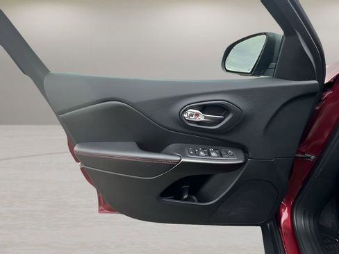 Used 2020 Jeep Cherokee Trailhawk w/ Cold Weather Group image 21