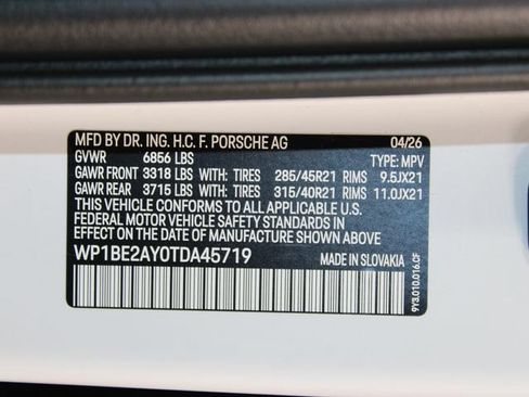 New 2026 Porsche Cayenne E-Hybrid Coupe AWD/4WD image 30
