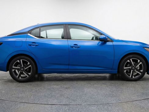 Used 2025 Nissan Sentra SV FWD image 11