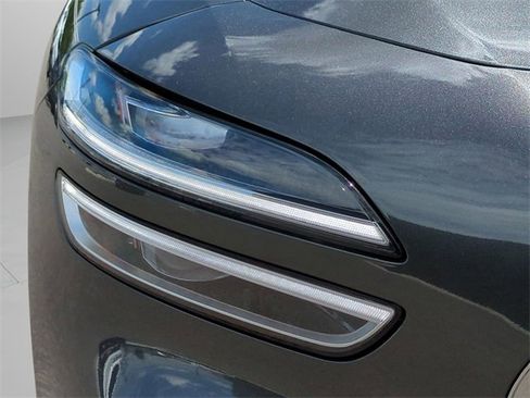 Certified 2025 Genesis G70 2.5T image 9