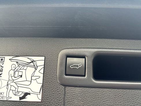 Used 2024 Toyota Highlander XLE image 7