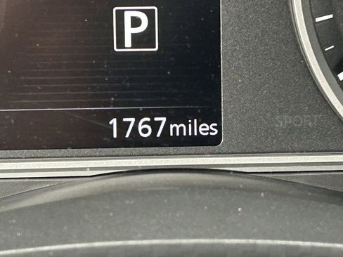 Used 2025 Nissan Versa SR w/ Trunk Package image 28