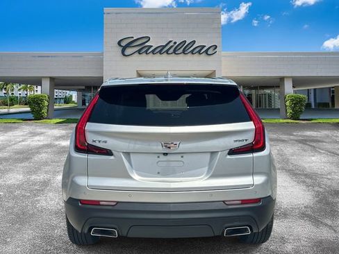 Certified 2022 Cadillac XT4 Luxury w/ Cold Weather Package FWD image 4