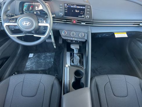 New 2026 Hyundai Elantra SE image 4
