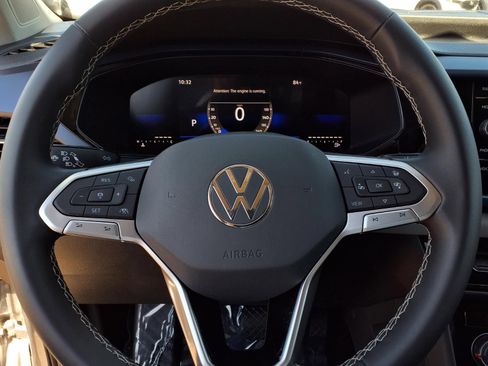 Certified 2023 Volkswagen Taos SE w/ Black Wheel Package FWD image 15