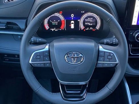 New 2026 Toyota Highlander XSE image 16