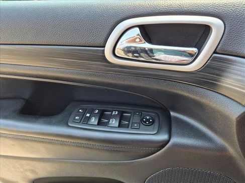 Used 2020 Jeep Grand Cherokee Altitude AWD/4WD image 16