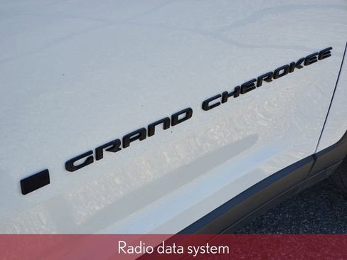 Used 2024 Jeep Grand Cherokee L Altitude AWD/4WD image 7