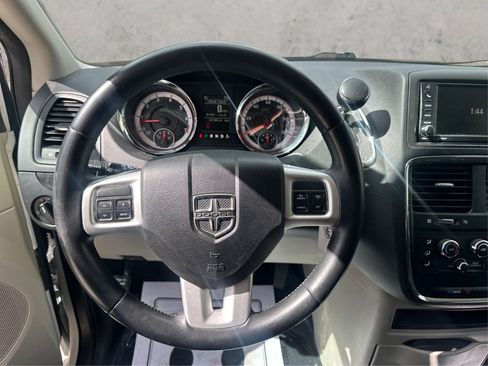 Used 2018 Dodge Grand Caravan SE w/ Rear Park Assist Package FWD image 27