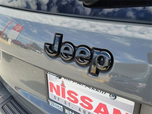 Used 2019 Jeep Grand Cherokee Altitude image 8