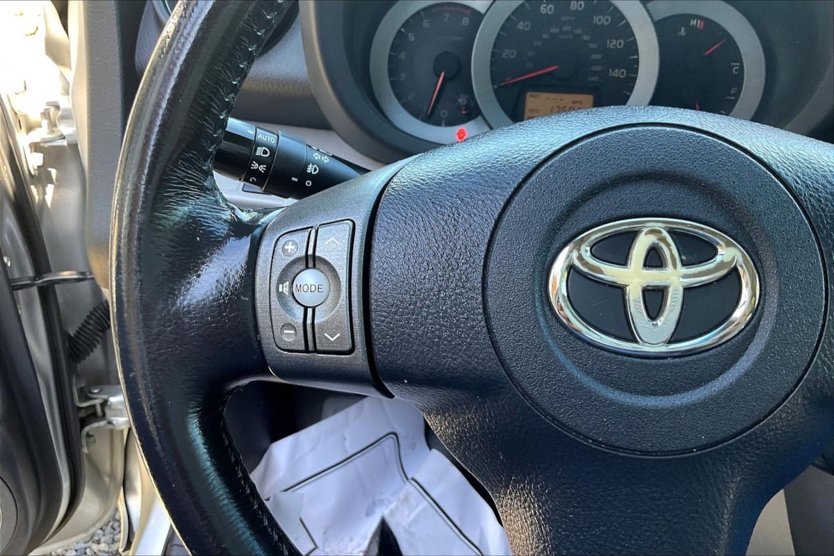 Used 2011 Toyota RAV4 Limited AWD/4WD image 11