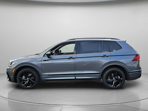Used 2023 Volkswagen Tiguan SE R-Line FWD image 2