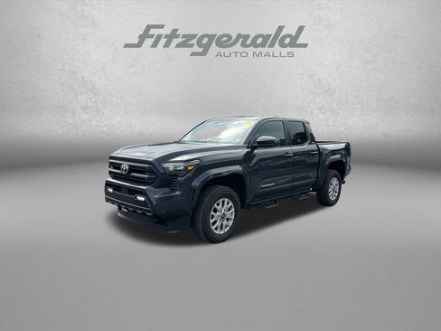 Used 2025 Toyota Tacoma SR5 AWD/4WD image 3