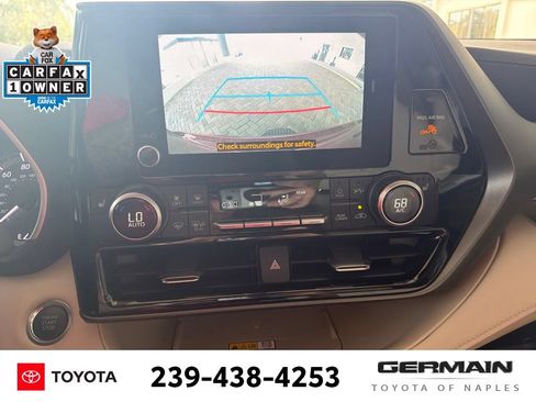 Used 2024 Toyota Highlander XLE FWD image 16