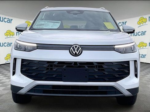 New 2026 Volkswagen Tiguan SE AWD/4WD image 3