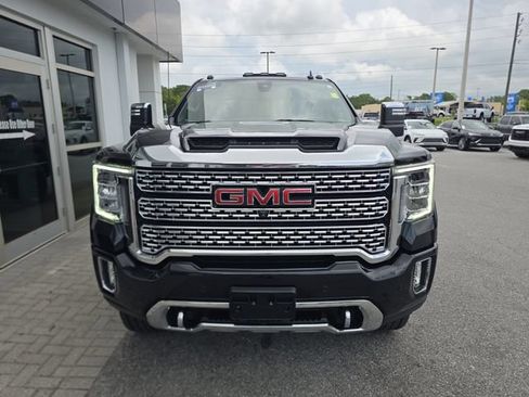Certified 2022 GMC Sierra 2500 Denali w/ Denali Black Diamond Edition AWD/4WD image 2