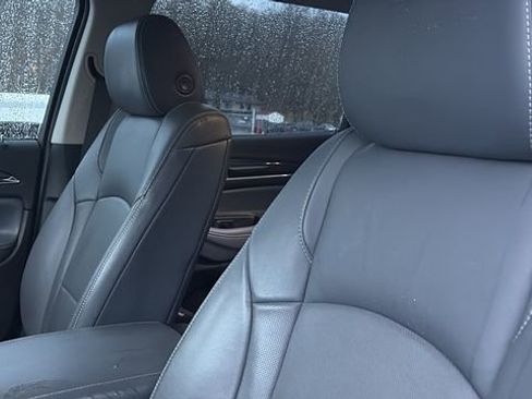 Used 2019 Buick Enclave Essence image 18