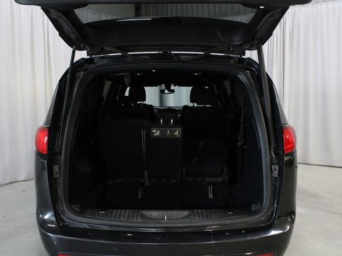 Used 2019 Chrysler Pacifica Touring-L Plus w/ S Appearance Package FWD image 30
