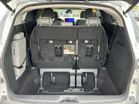 Certified 2025 Toyota Sienna XLE FWD image 25
