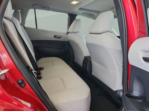 Used 2022 Toyota Corolla Cross LE w/ Moonroof Package FWD image 19
