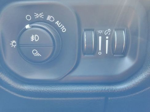 Used 2019 RAM 1500 Laramie image 34