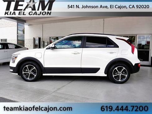 Certified 2025 Kia Niro EX w/ EX Cold Weather Package FWD image 6