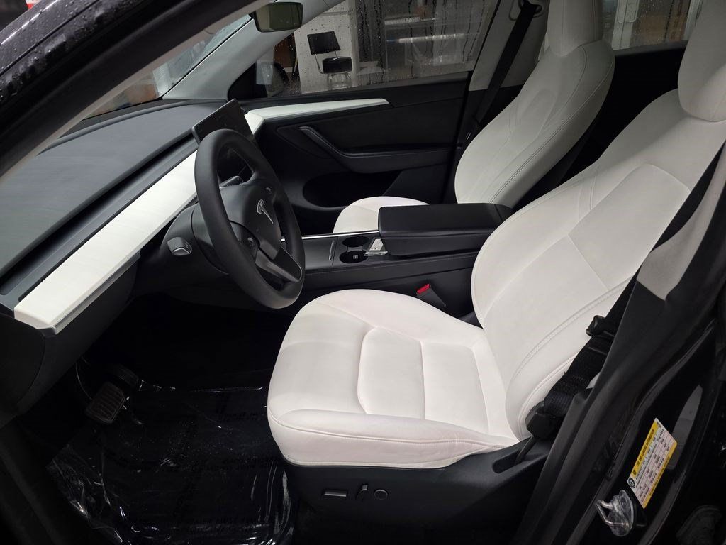 Used 2024 Tesla Model Y Long Range AWD/4WD image 21