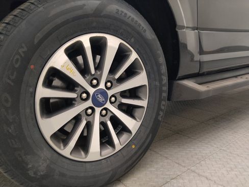 Used 2017 Ford Expedition XLT AWD/4WD image 31