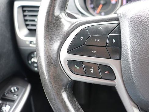Used 2020 Jeep Cherokee Latitude Plus FWD image 18