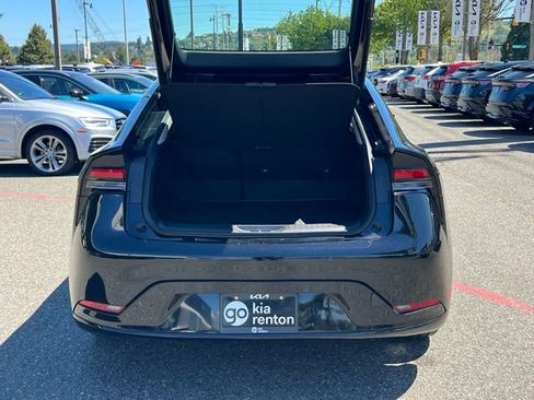 Used 2023 Toyota Prius XLE FWD image 8