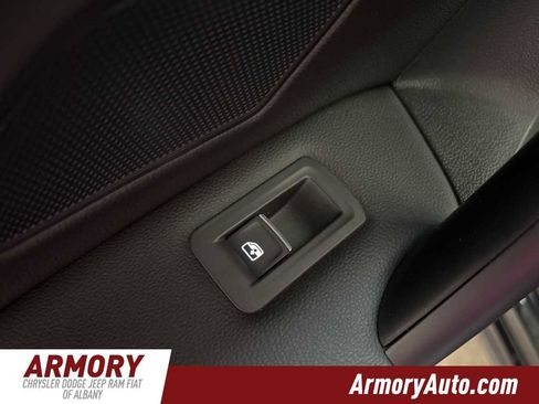 Used 2022 Volkswagen Tiguan SE image 24