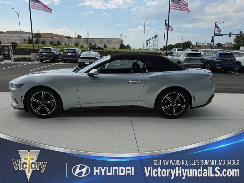Used 2025 Ford Mustang Premium RWD image 2