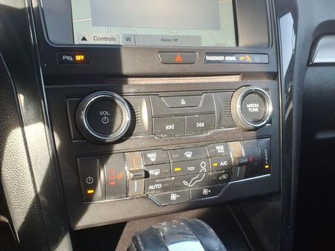 Used 2018 Ford Explorer XLT w/ Equipment Group 202A image 17