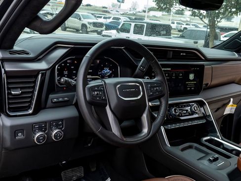 Used 2024 GMC Sierra 2500 Denali Ultimate image 17