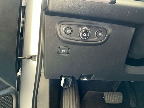 Used 2022 GMC Terrain SLT image 20