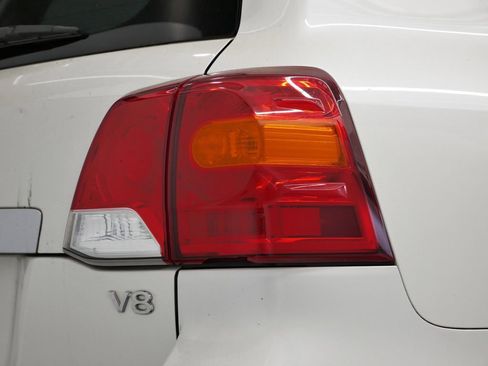 Used 2015 Toyota Land Cruiser image 19