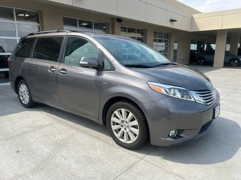 Used 2017 Toyota Sienna Limited Premium AWD/4WD image 2