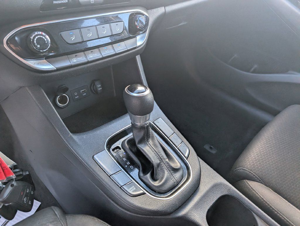 Used 2020 Hyundai Elantra GT FWD image 17