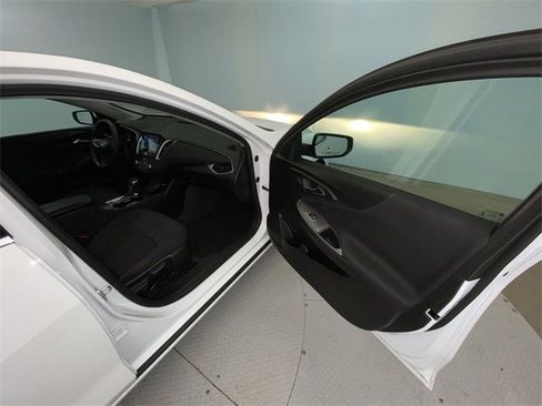 Used 2024 Chevrolet Malibu LT image 25