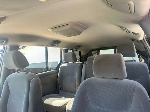 Used 2005 Toyota Sienna LE w/ LE Pkg 3 FWD image 39