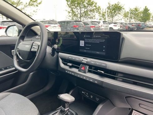 Certified 2025 Kia K4 FWD image 31