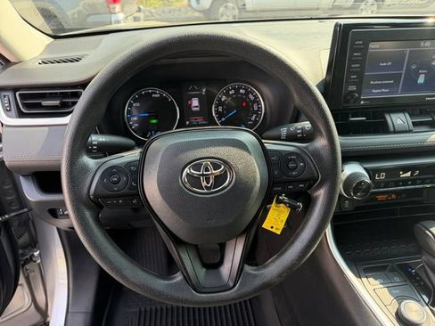 Used 2022 Toyota RAV4 LE AWD/4WD image 9