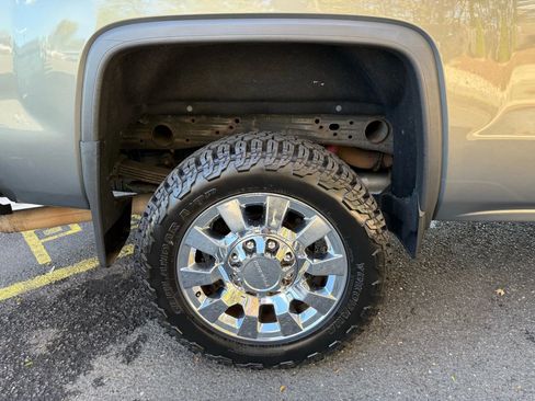 Used 2018 GMC Sierra 2500 Denali w/ Suspension Package, Off-Road image 40