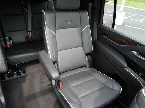 Certified 2023 Cadillac Escalade ESV Premium Luxury w/ Performance Package AWD/4WD image 13